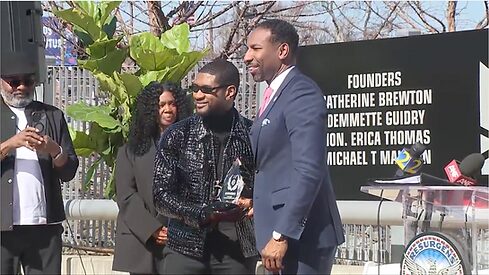 Usher and Atlanta Mayor Andre Dickens